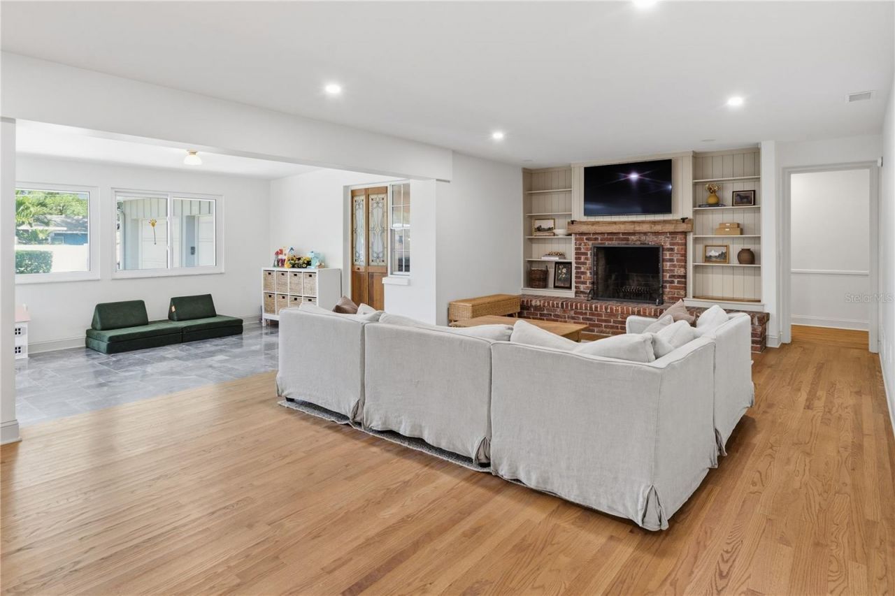 1884 Oakdale Lane N, Clearwater, FL 33764 Photo