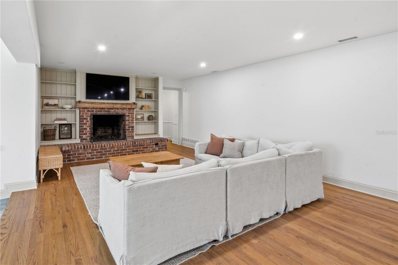 1884 Oakdale Lane N, Clearwater, FL 33764 Photo