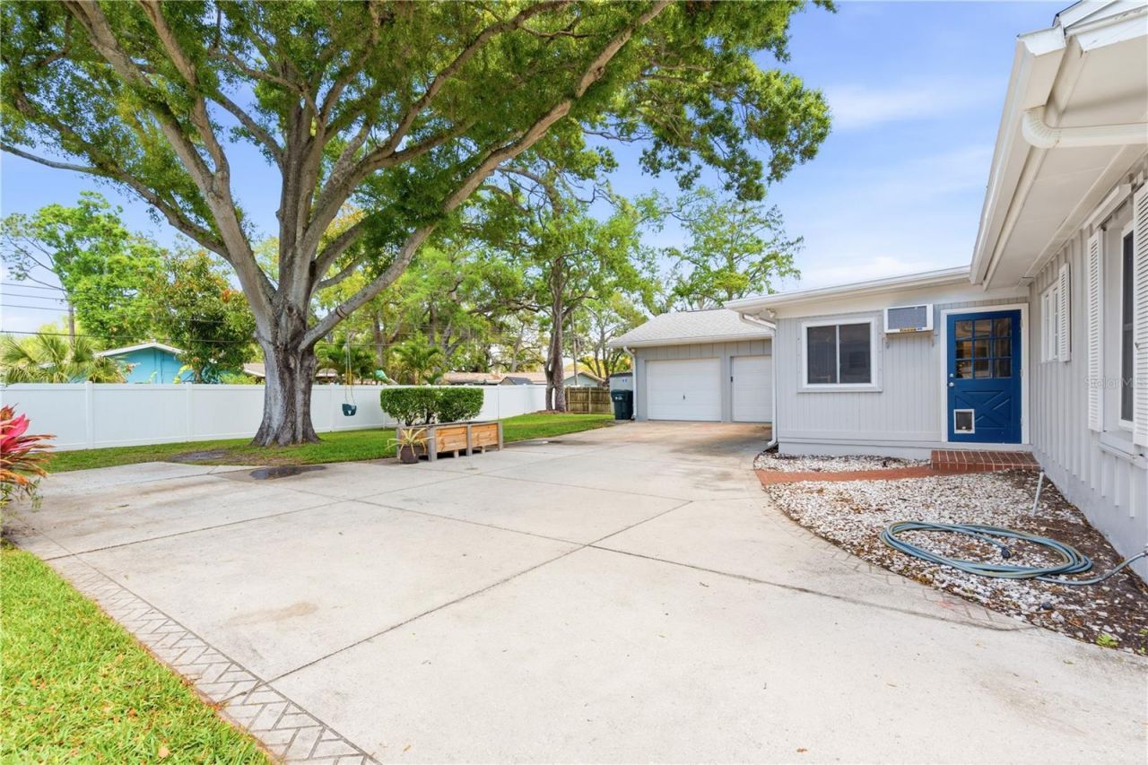 1884 Oakdale Lane N, Clearwater, FL 33764 Photo