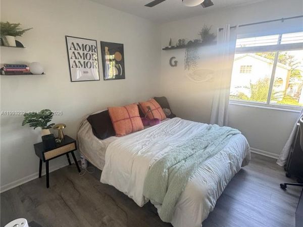 1054 SE 6th Ct , Dania Beach, FL 33004