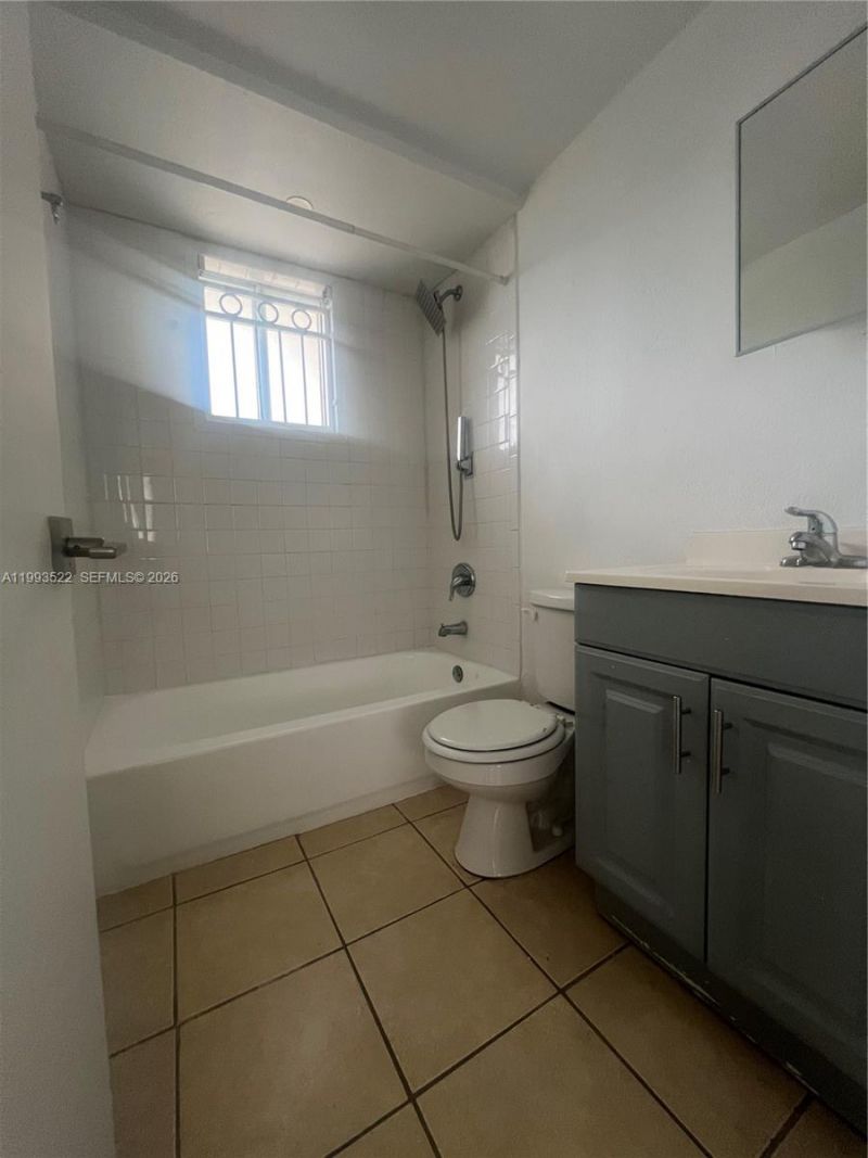 3680 Oak Ave , Unit 2, Miami, FL 33133 Photo