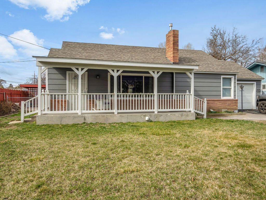 3854 Summers Lane, Klamath Falls, OR 97603 Main Photo