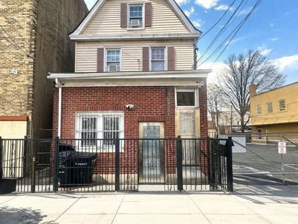 19 Stuyvesant Avenue, NEWARK, NJ 07106