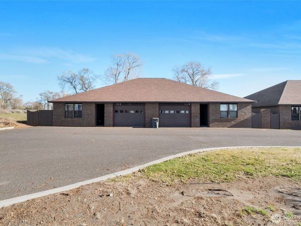 1331 NE Nanto Road, Unit A&B, Moses Lake, WA 98837