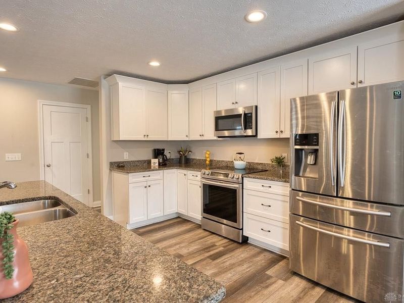 1978 Lakeview Drive, Xenia, OH 45385 Photo 3