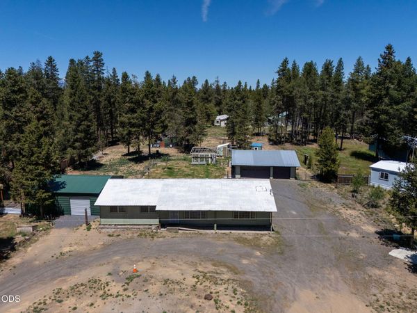 16184 Del Pino Drive, La Pine, OR 97739