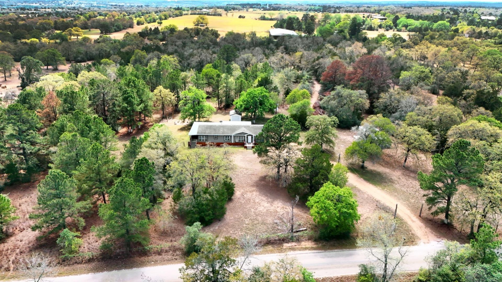 159 Farris Ln, Smithville, TX 78957 Main Photo