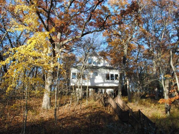 120 E Beachview Avenue , Beverly Shores, IN 46301