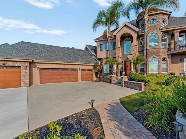 2270 Summit Drive, Escondido, CA 92025