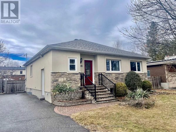 868 Duberry Street, Ottawa, ON K2A3T3