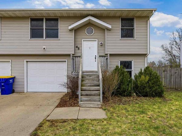 45 Parkview Ct, North Liberty, IA 52317