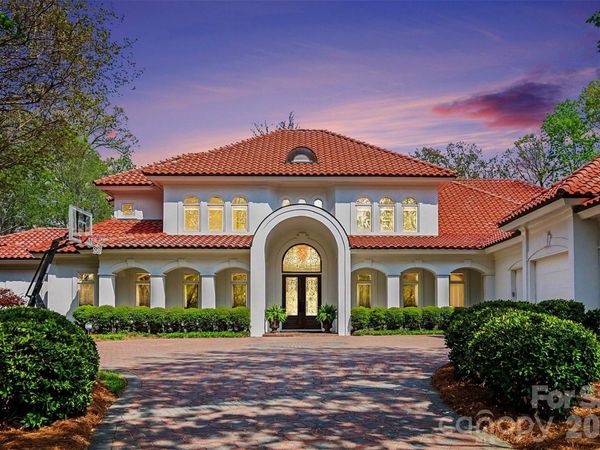 7225 Governors Row, Charlotte, NC 28277