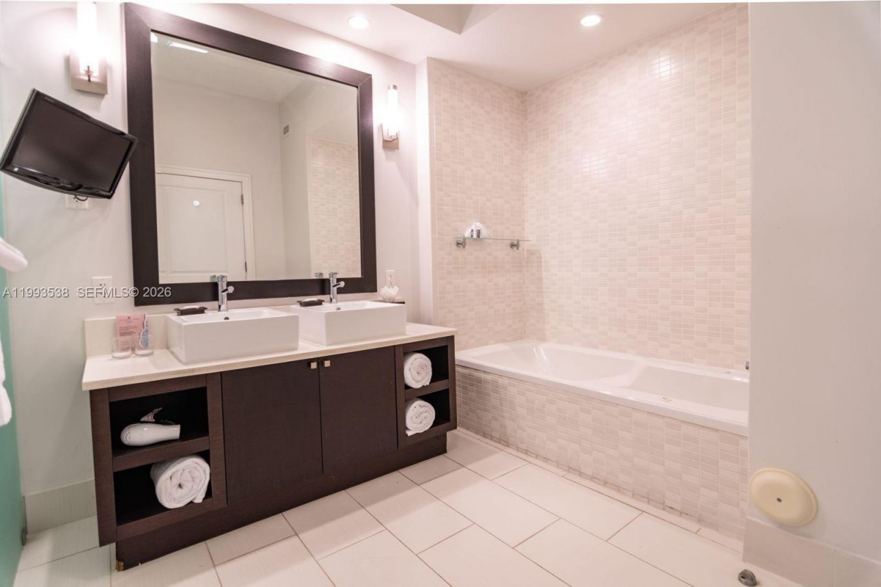 5300 NW 87th Ave, Unit 1407, Doral, FL 33178 Photo