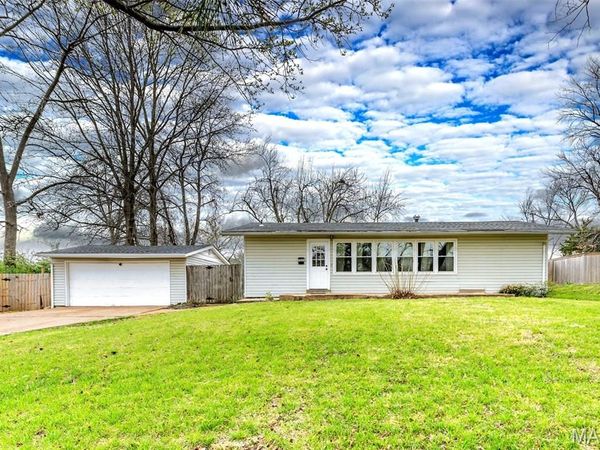 7837 La Belle Street, Affton, MO 63123