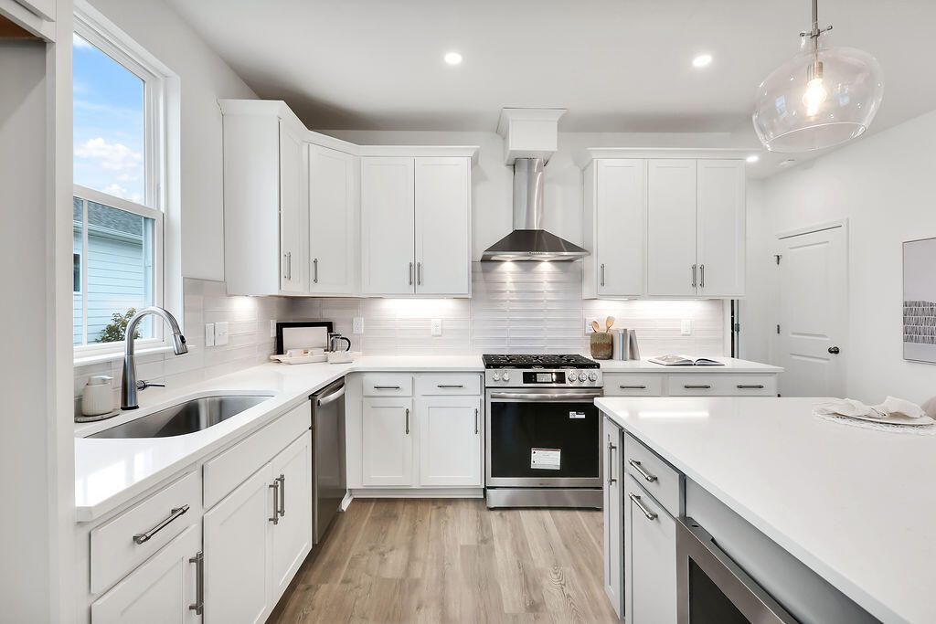 785 Blueway Avenue Photo 10