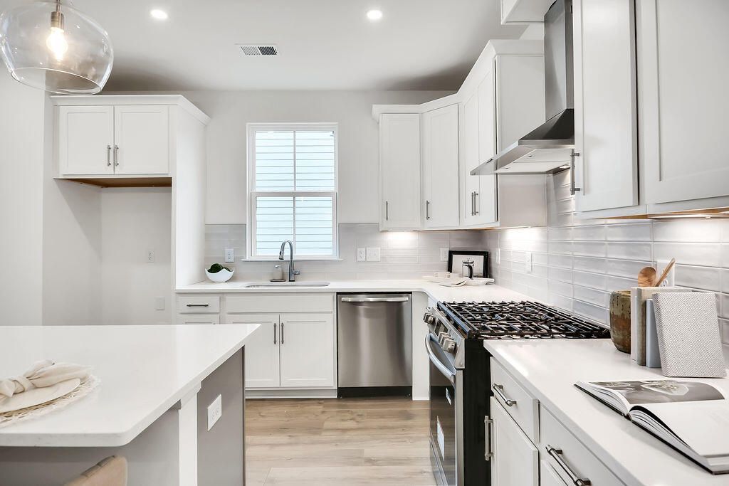 785 Blueway Avenue Photo 12