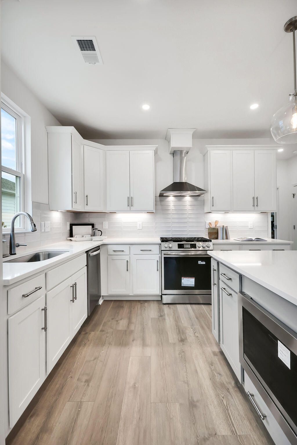 785 Blueway Avenue Photo 14