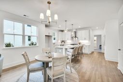 785 Blueway Avenue photo 4
