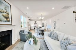 785 Blueway Avenue photo 4