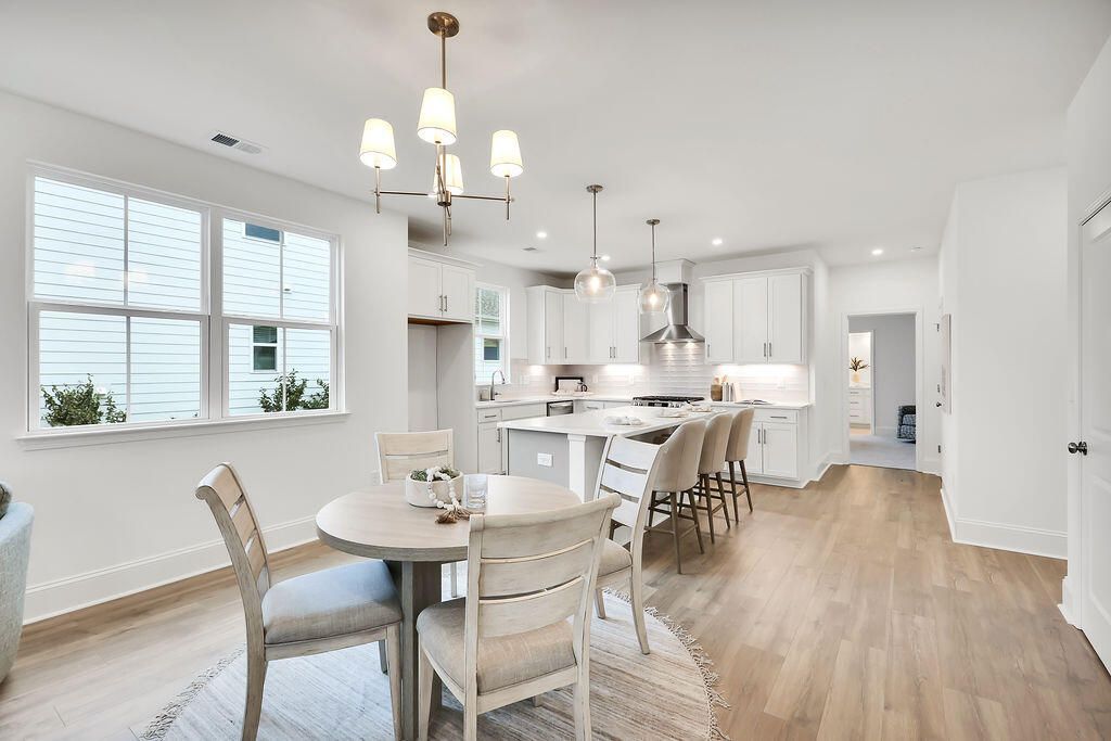 785 Blueway Avenue Photo 7