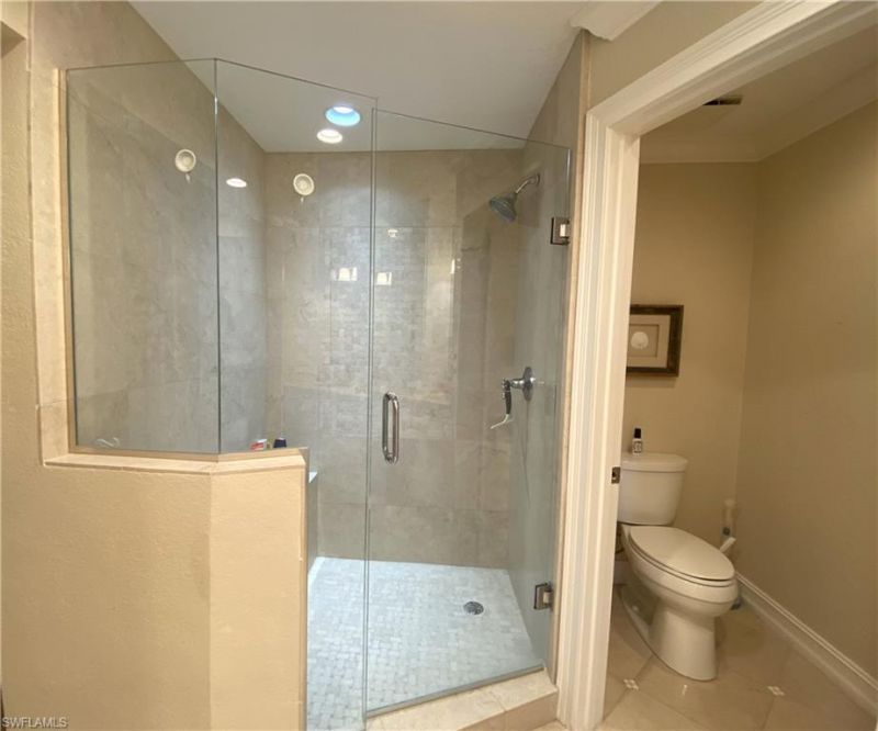 9101 Vanderbilt Dr, Unit 304, Naples, FL 34108 Photo