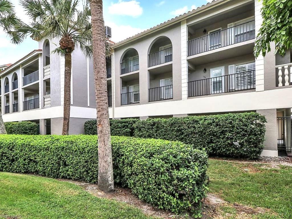 9101 Vanderbilt Dr, Unit 304, Naples, FL 34108 Photo