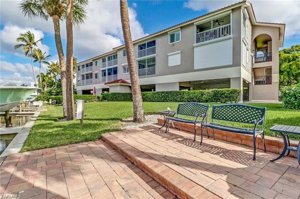 9101 Vanderbilt Dr, Unit 304, Naples, FL 34108 Photo