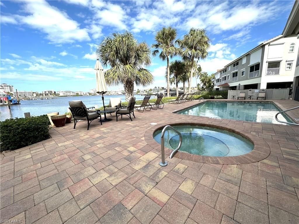 9101 Vanderbilt Dr, Unit 304, Naples, FL 34108 Photo