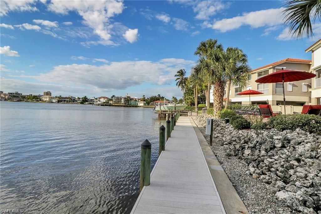 9101 Vanderbilt Dr, Unit 304, Naples, FL 34108 Photo