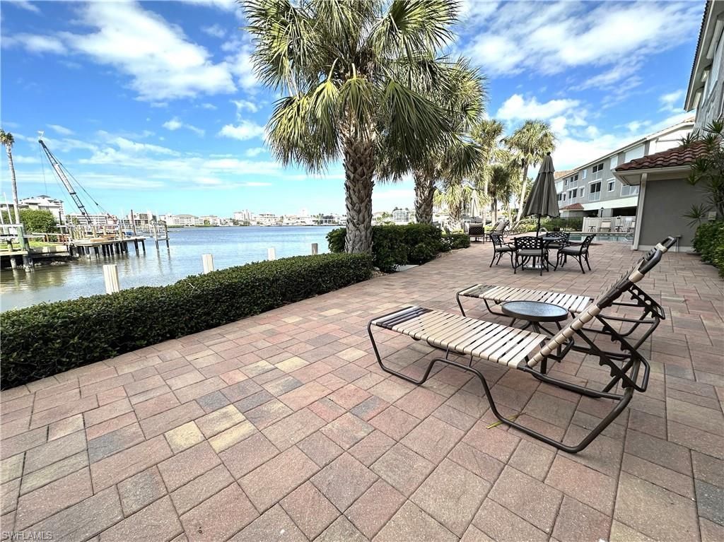 9101 Vanderbilt Dr, Unit 304, Naples, FL 34108 Photo