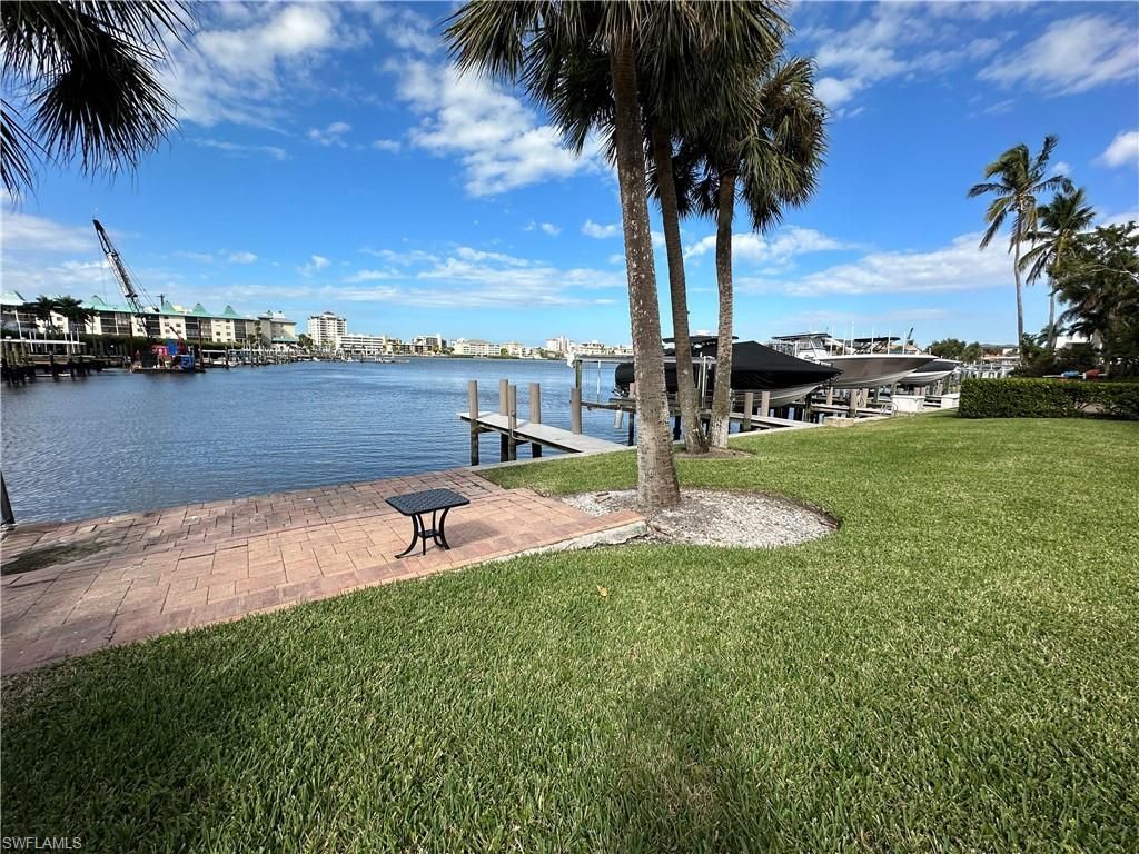9101 Vanderbilt Dr, Unit 304, Naples, FL 34108 Photo