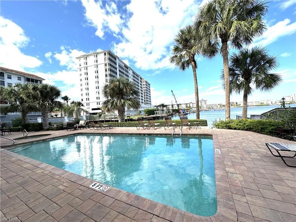 9101 Vanderbilt Dr, Unit 304, Naples, FL 34108 Photo