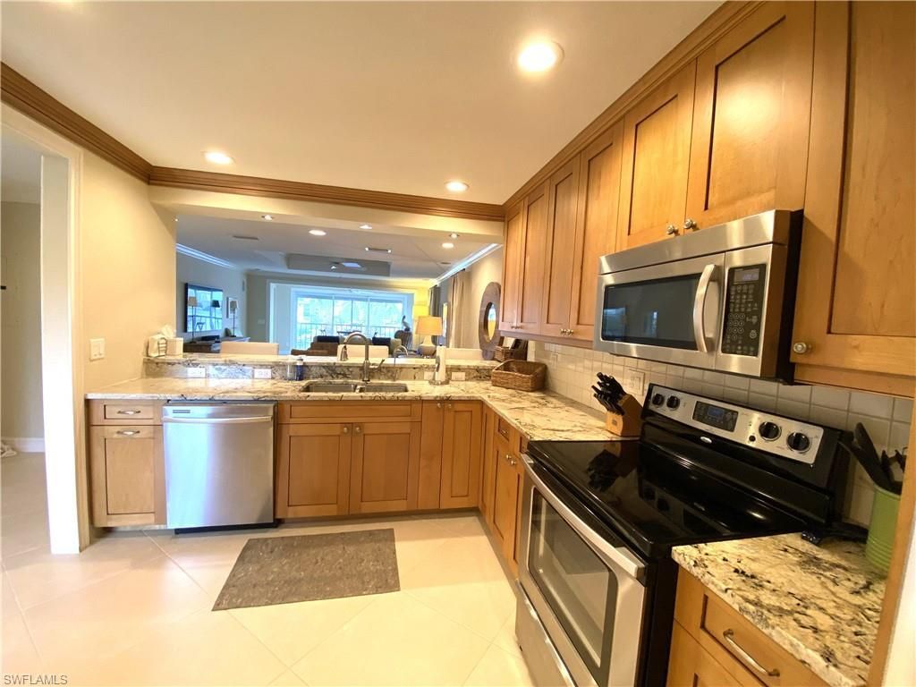 9101 Vanderbilt Dr, Unit 304, Naples, FL 34108 Photo