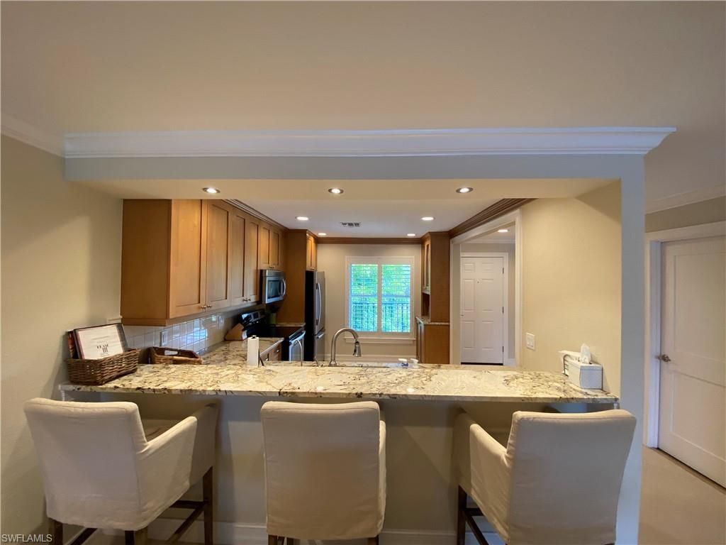 9101 Vanderbilt Dr, Unit 304, Naples, FL 34108 Photo