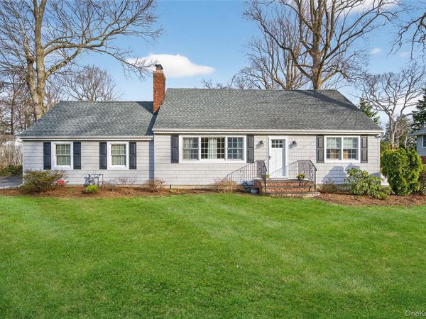 31 Fairfields Lane , Huntington Station, NY 11746