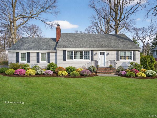 31 Fairfields Lane , Huntington Station, NY 11746