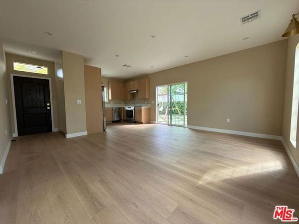 20748 Stagg Street, Winnetka, CA 91306