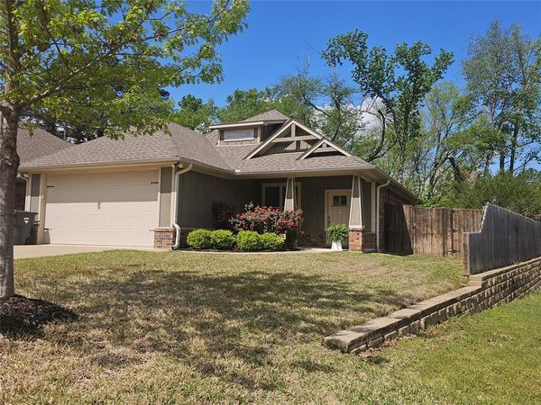 2946 Meadow Brook Trail , Tyler, TX 75701