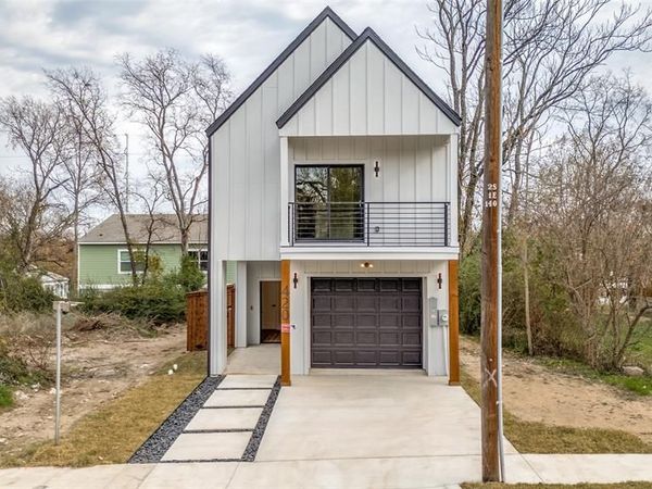 420 Sparks Street , Dallas, TX 75203