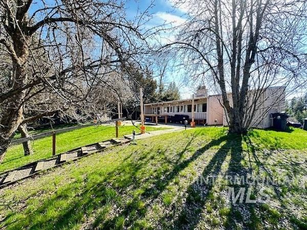 325 Taylor Ave, Moscow, ID 83843