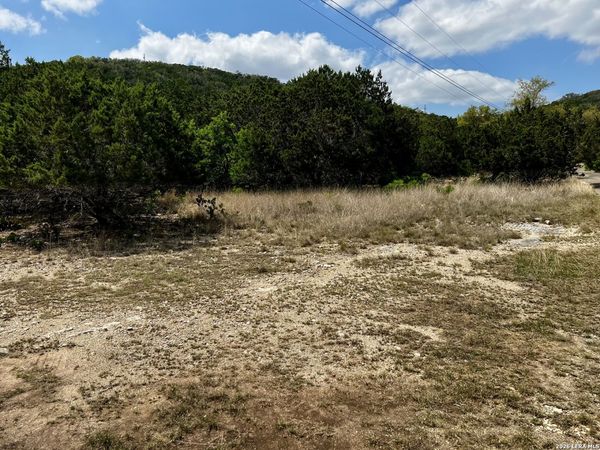 16 Cedar Ridge, ConCan, TX 78838