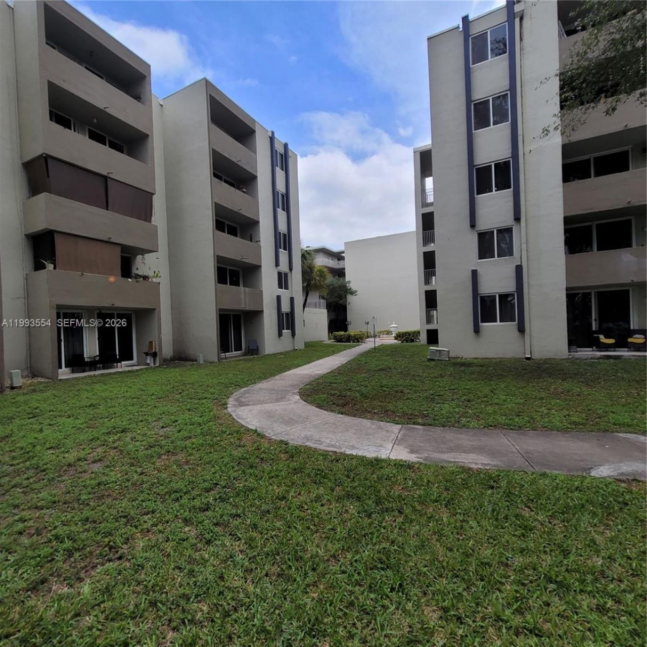10090 NW 80th Ct, Unit 1202, Hialeah Gardens, FL 33016 Photo