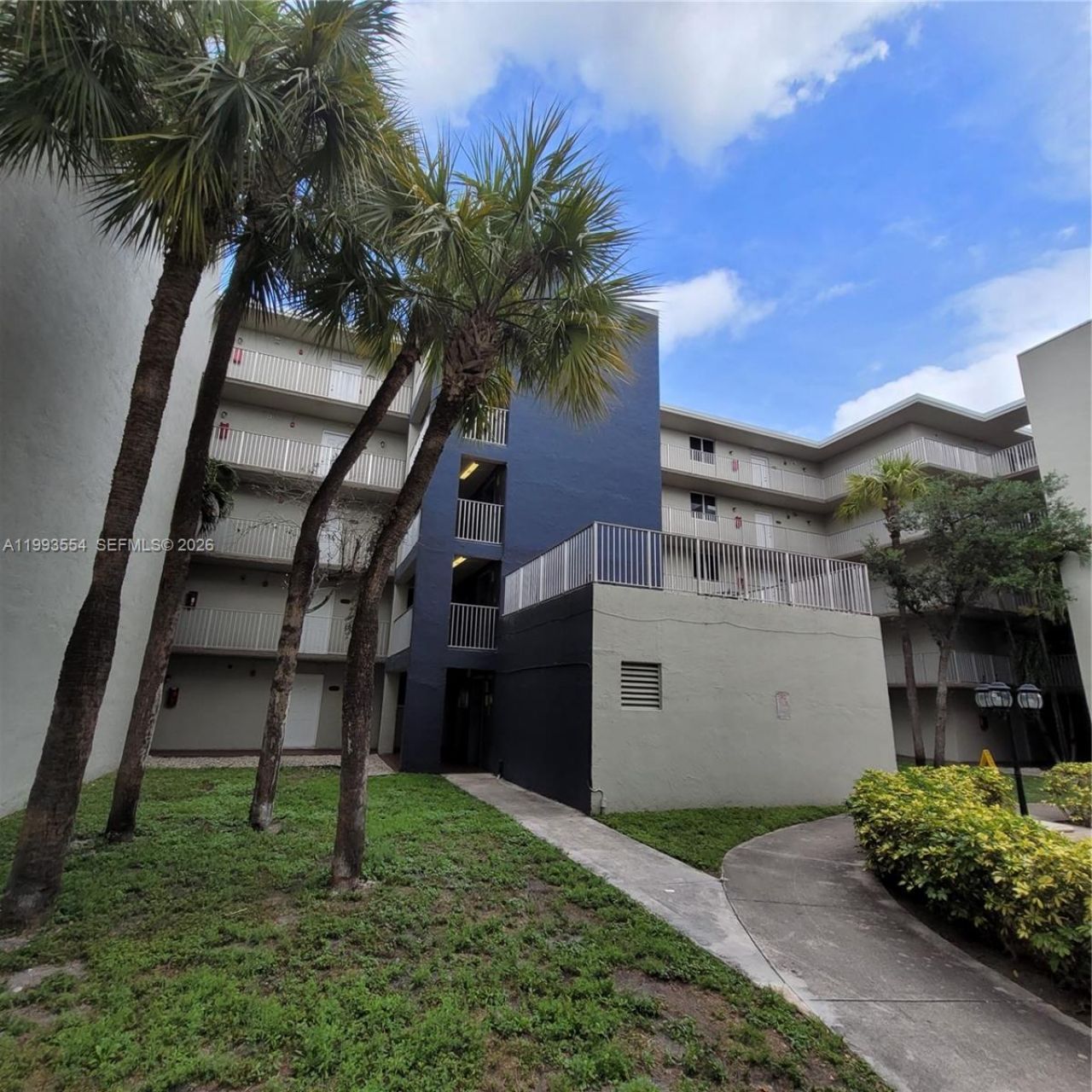 10090 NW 80th Ct, Unit 1202, Hialeah Gardens, FL 33016 Photo