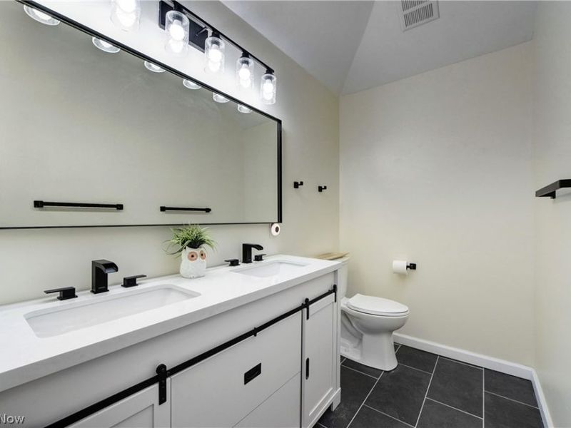 924 Greyton, Cleveland Heights, OH 44112 Photo 16