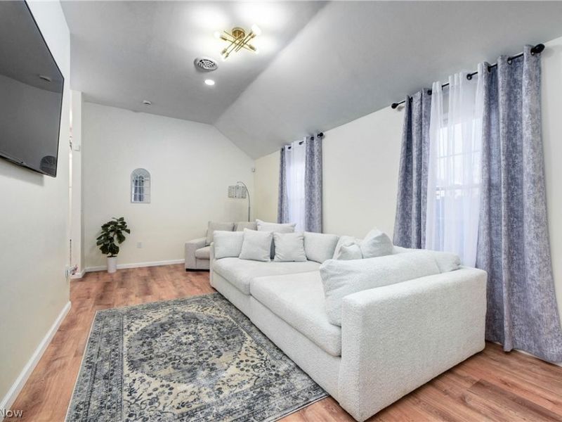 924 Greyton, Cleveland Heights, OH 44112 Photo 18