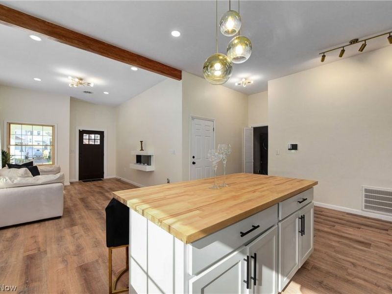 924 Greyton, Cleveland Heights, OH 44112 Photo 8