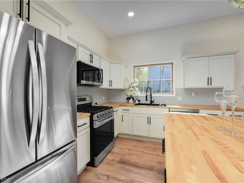 924 Greyton, Cleveland Heights, OH 44112 Photo 9