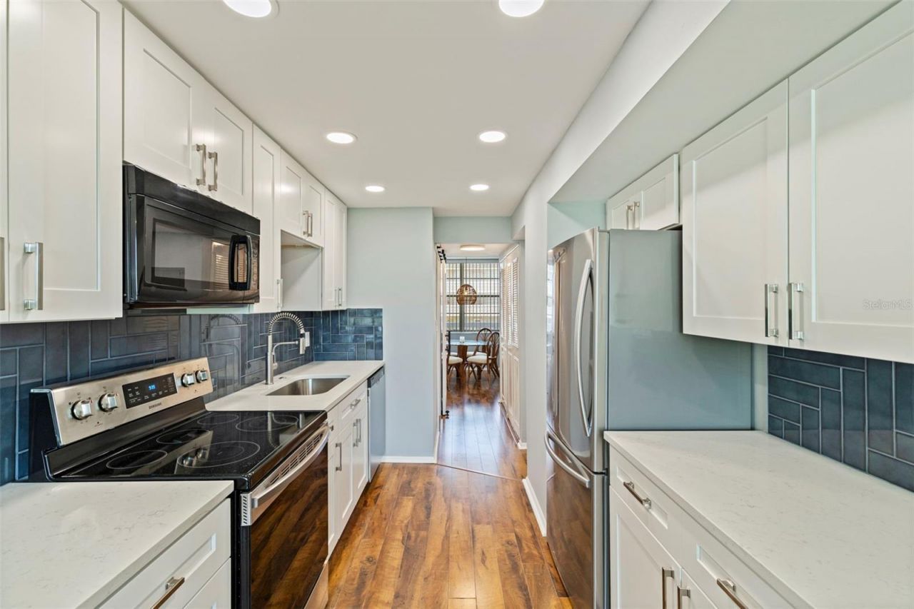 4895 Bay Street Ne, Unit 207, Saint Petersburg, FL 33703 Photo