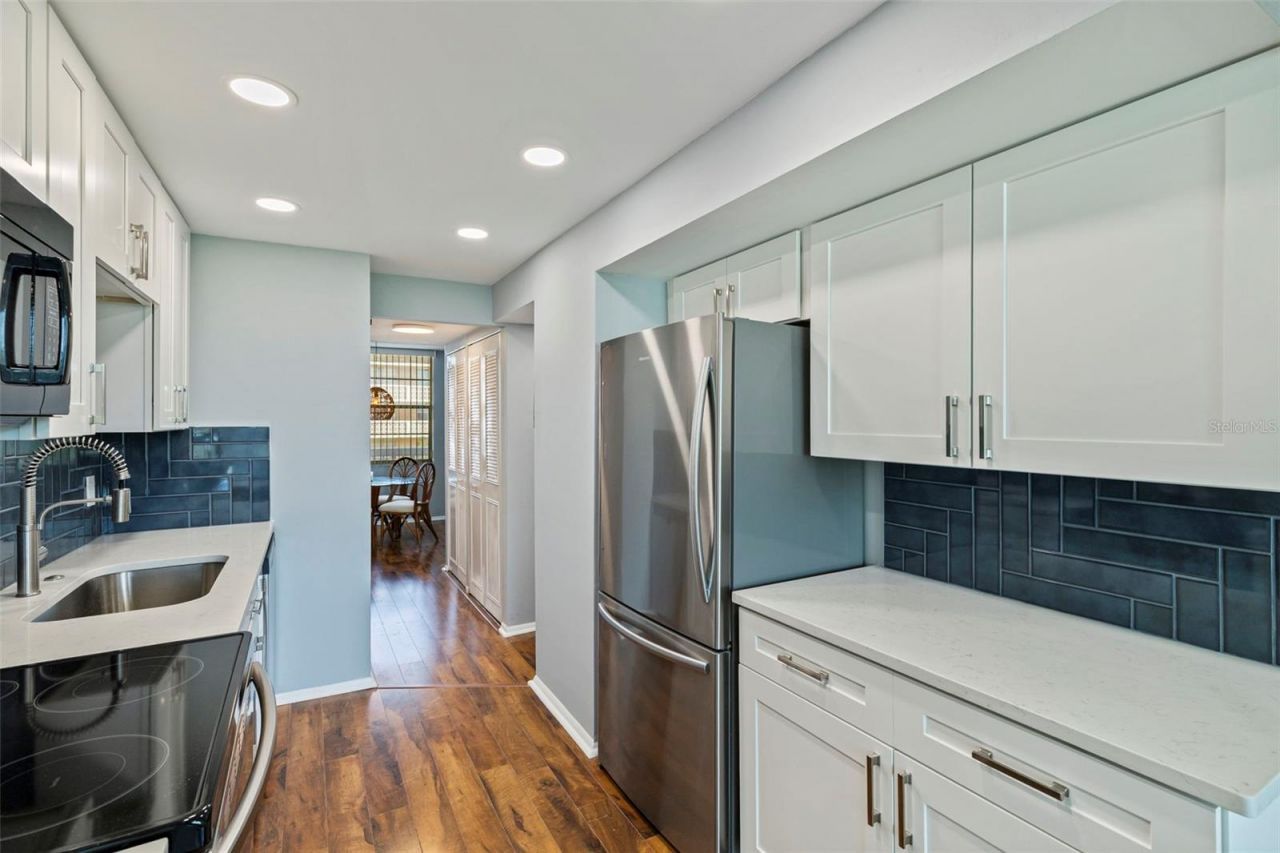 4895 Bay Street Ne, Unit 207, Saint Petersburg, FL 33703 Photo