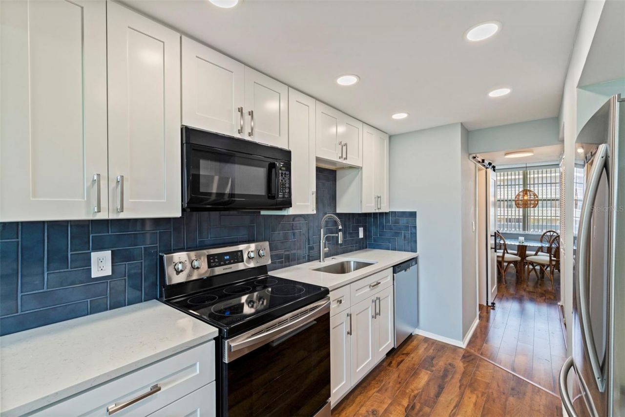 4895 Bay Street Ne, Unit 207, Saint Petersburg, FL 33703 Photo